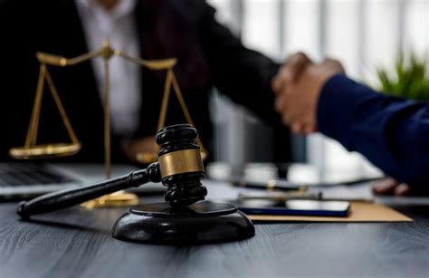 Проконсультироваться с юристом о разводе
