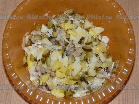 Сочетание маринованных грибов с картофельным салатом: классика переосмыслена